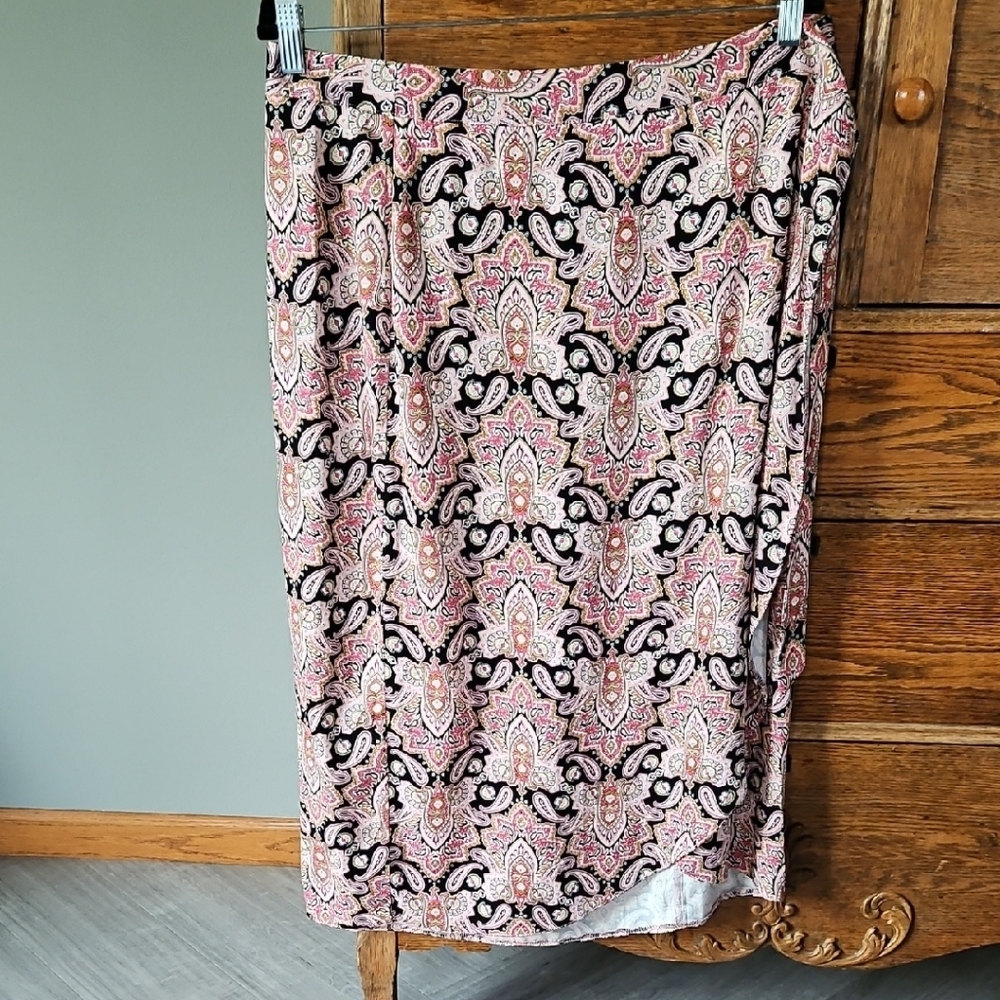 🌿 Maurices Paisley High Rise Wrap Midi Skirt in Black, Pink, and Cream